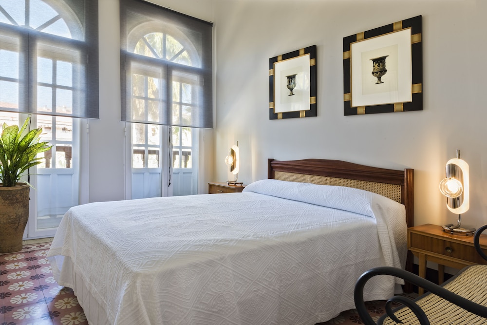 Genteel Home Romanilla view 2