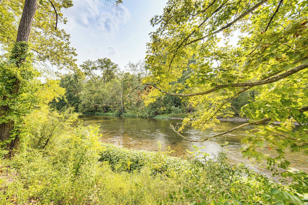 5 Mi to Susquehanna Boating! Secluded Log Cabin