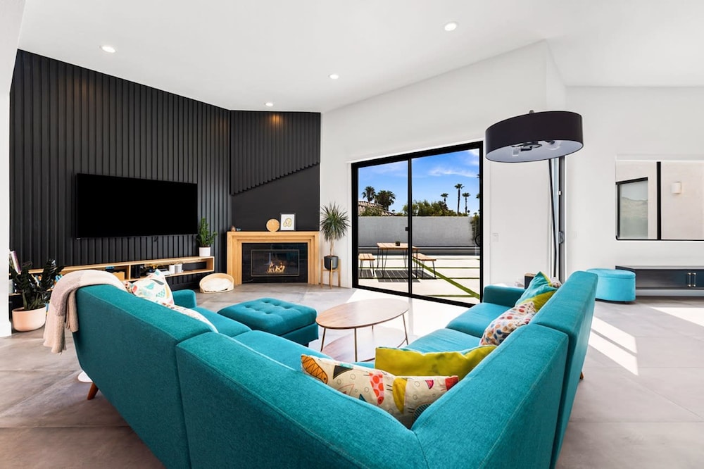The Lighthouse- Monthly 4 bd 4 bth Pool Spa