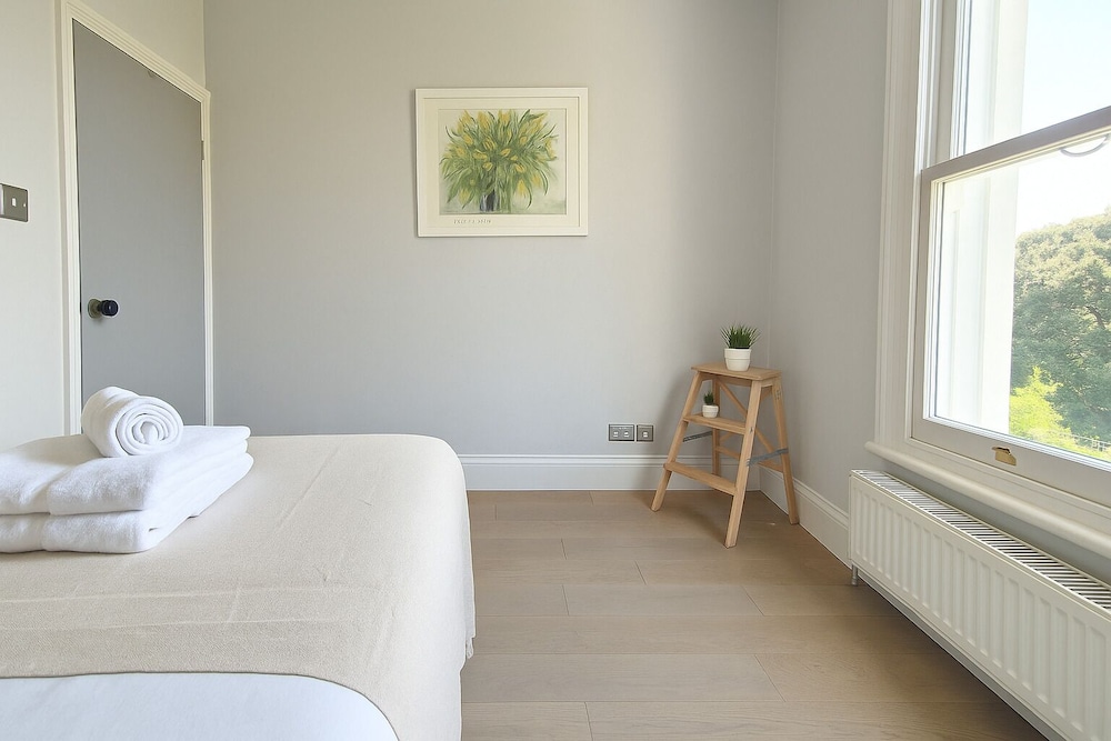 1 Bed Flat near Westfield