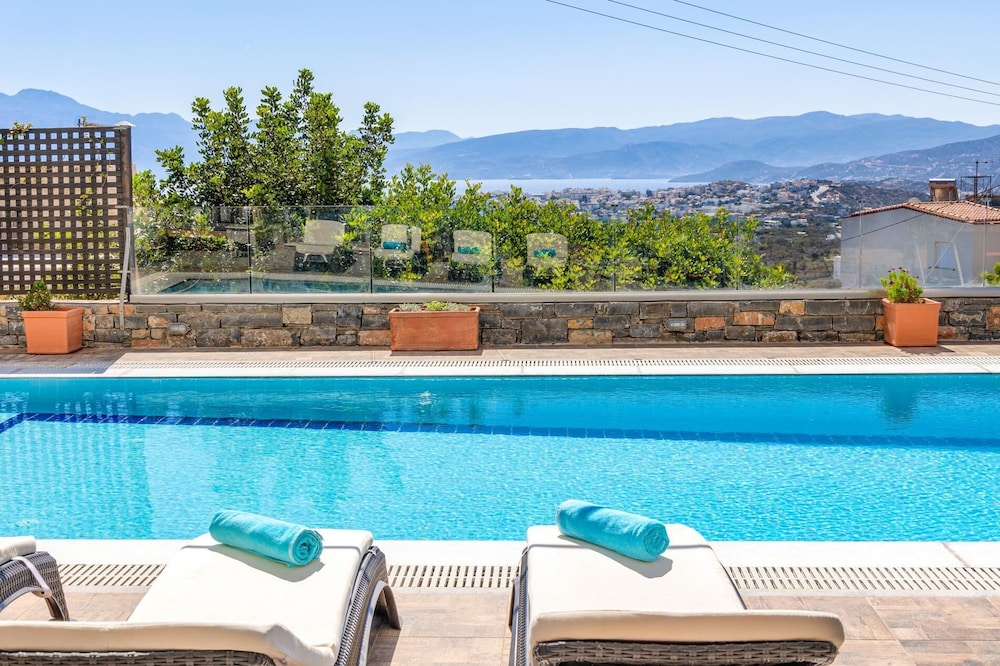 Villa Friends With Private Pool