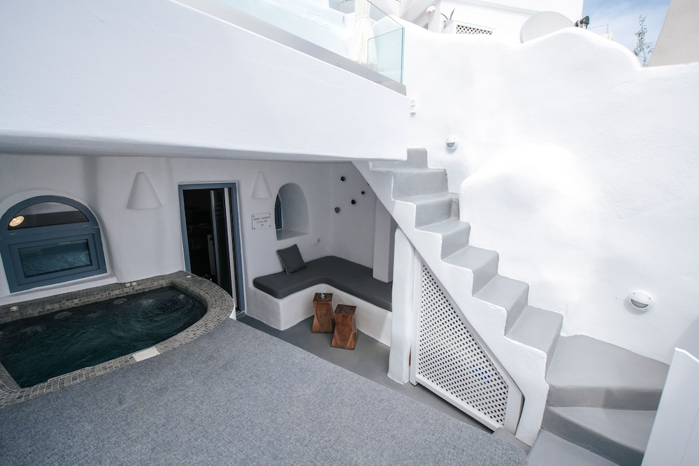 Virginia's Cave Villas