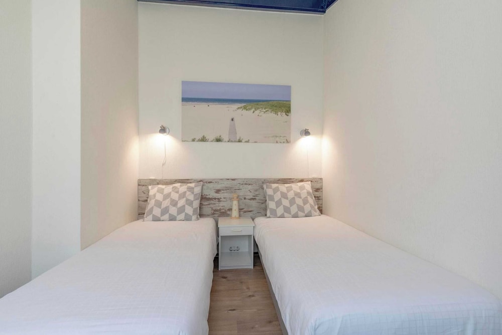 Beach Lodge in Callantsoog Near Dunes