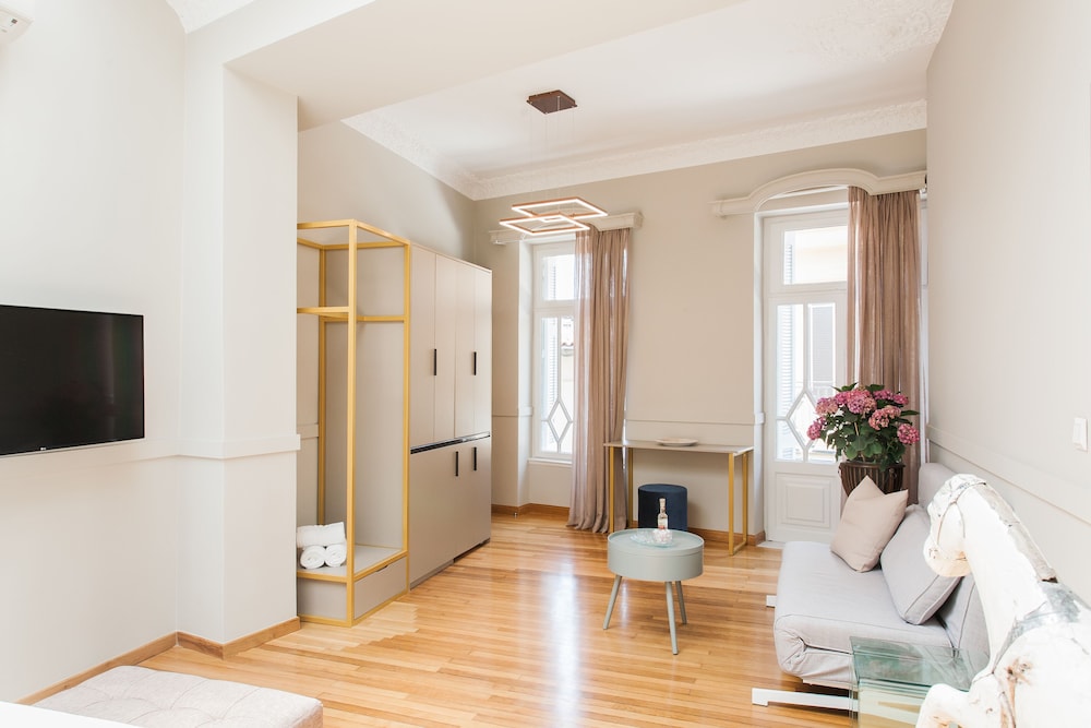 Step One - Luxury Suites right in the heart of Acropolis next to metro station