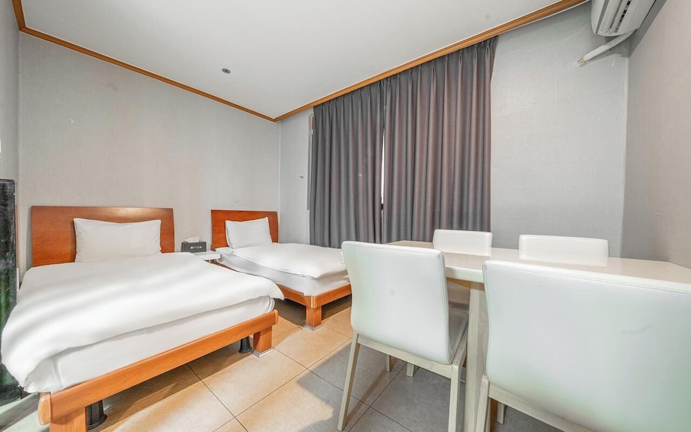 a distinguished inn
