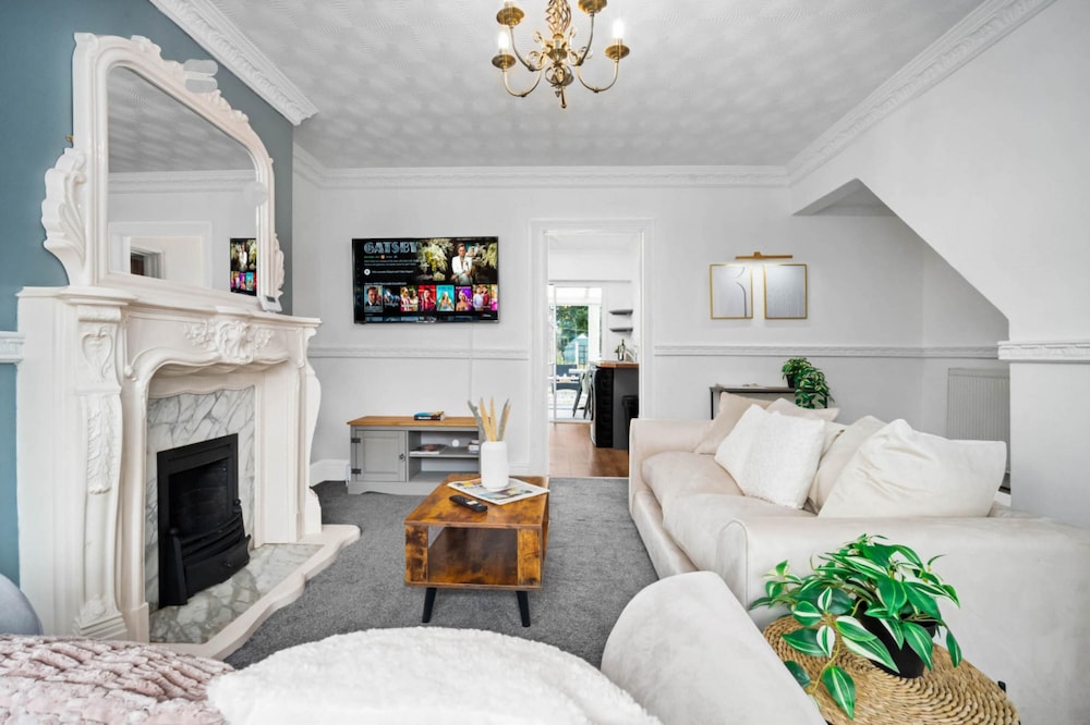 Sutton Coldfield Vacations - Superb House in North Birmingham - Property Image 1