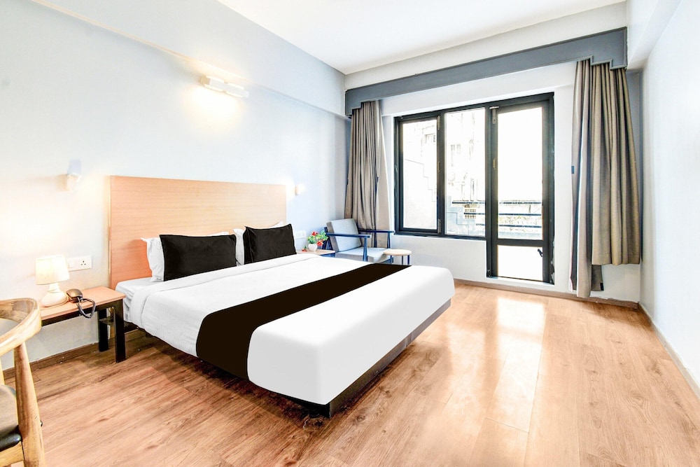 Luxury Stays at Lakdikapul Near Red Hills