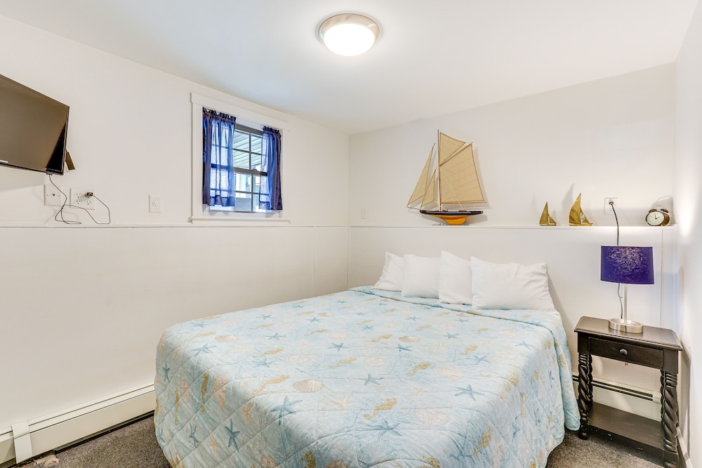 Milford Vacations - Milford Vacation Rental 1 Block to Beach! - Property Image 22