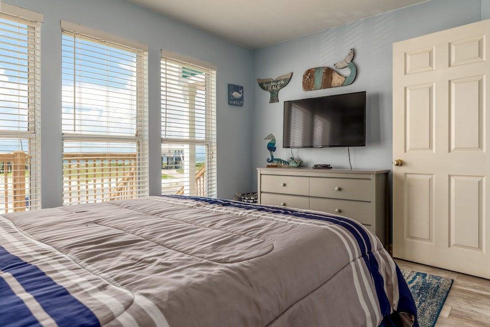 The Boat House - 106 Westward Ho 4 Bedroom Home by RedAwning view 5