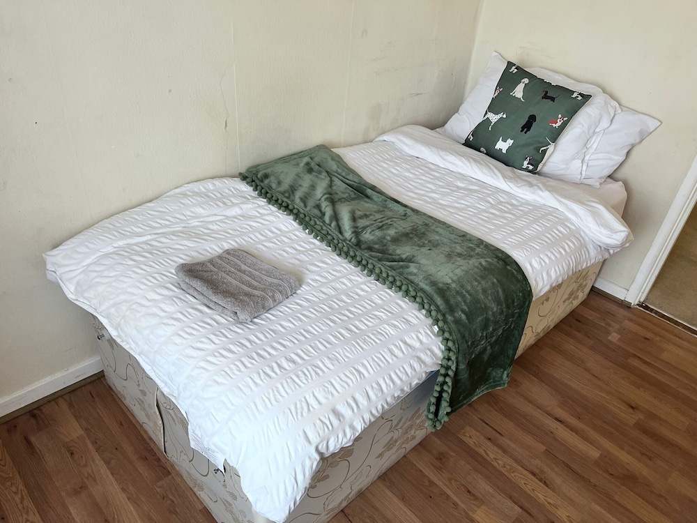 Beautiful 3-bed House in High Wycombe view 3