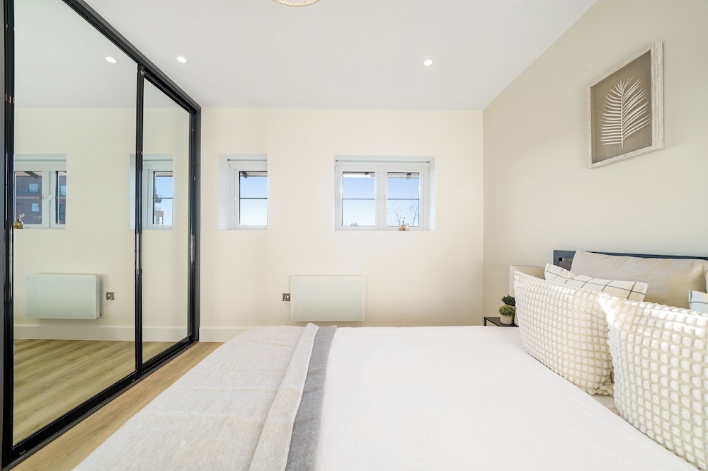 105A Beechwood Grove Flat