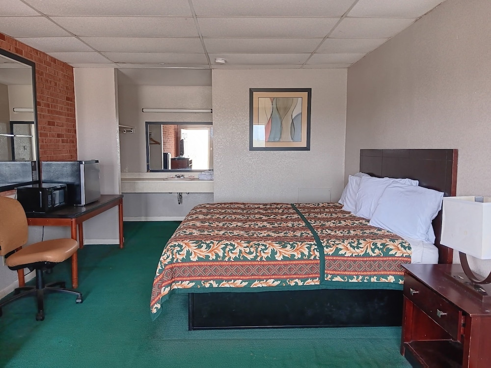 Sheldon's Motel by OYO Keysville Near Hwy 360