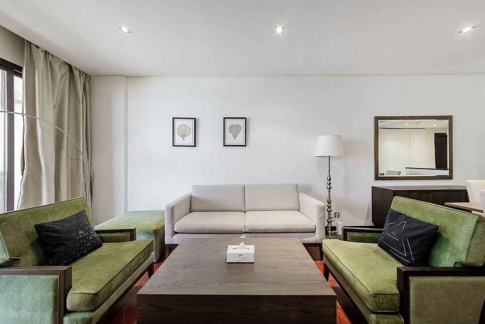 Exotic Apartments at Royal Amwaj