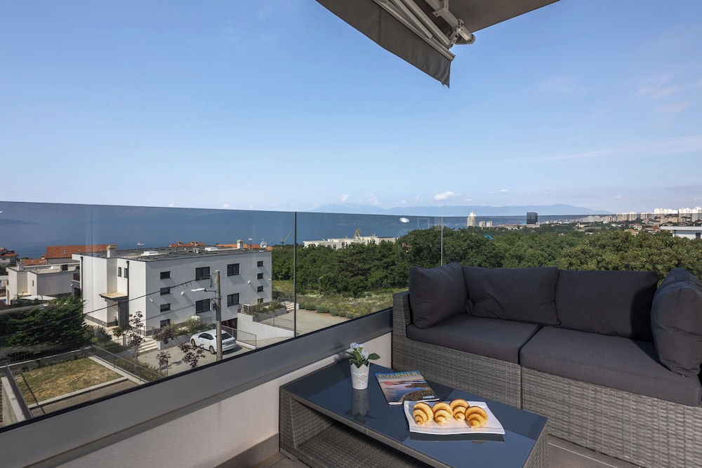 Seaview Apartment Kostrena Two