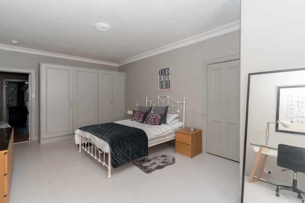 Beautiful & Bright 2BD Flat - Haymarket view 4