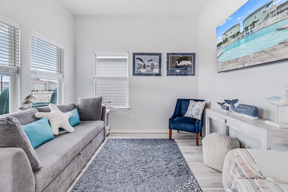 Dolphin Deck Or120 3 Bedroom Home by RedAwning view 3