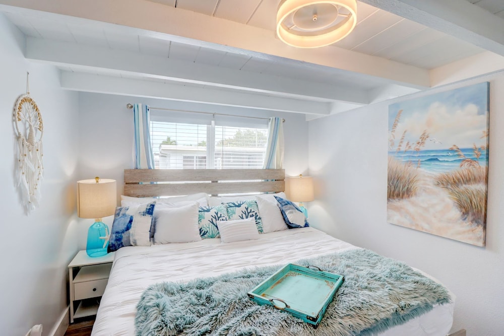 Family Couples Getaway Sleeps 6 Guests view 5