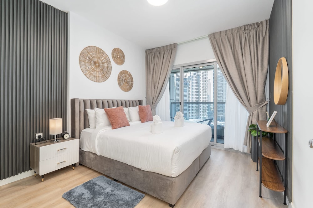 Cozy 1BR Gem in Marina With City Views
