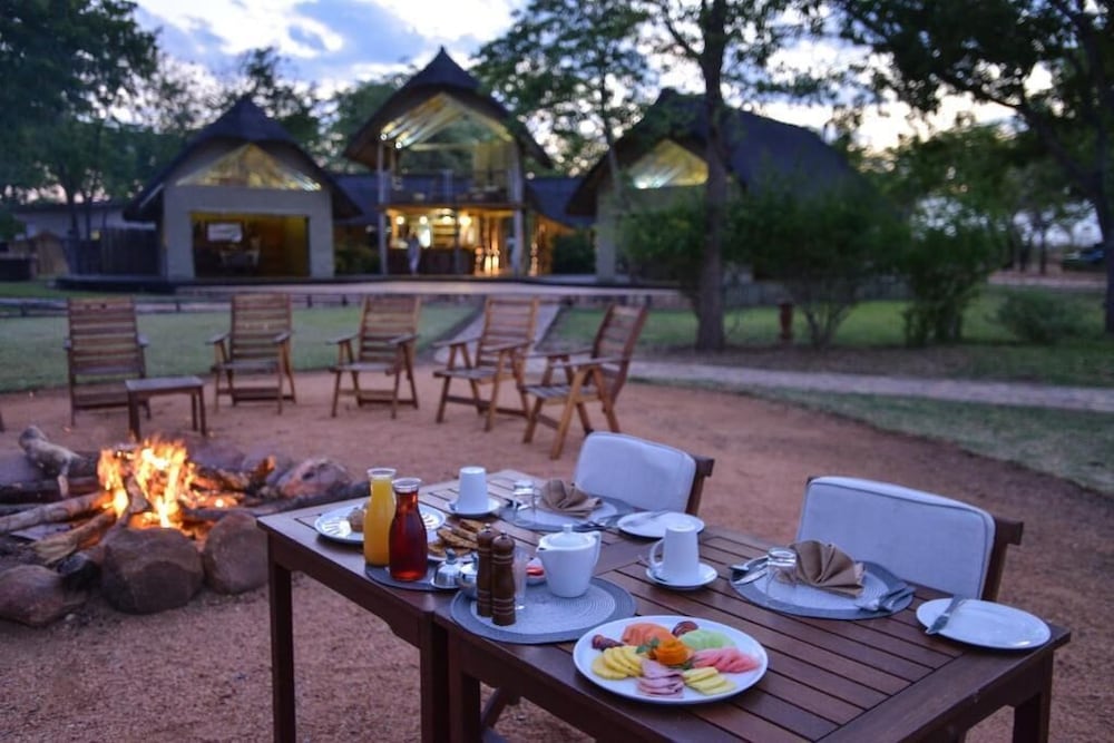 Elephant's Eye, Hwange