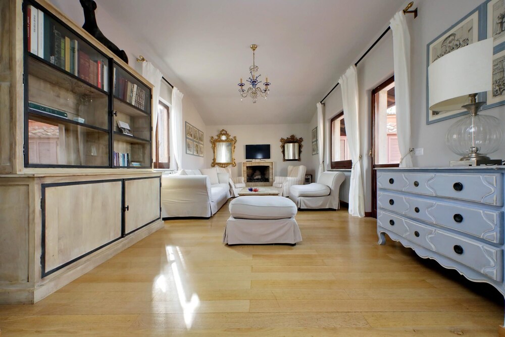Treasurerome Spanish Steps Penthouse 4BR
