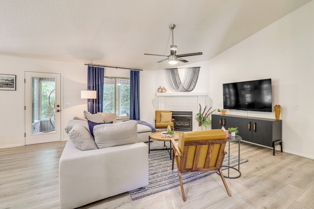 Bike, Golf, Swim: Modern Bella Vista Home w/ Deck!