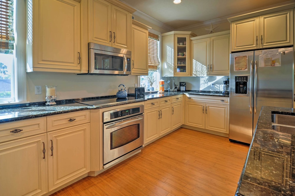 Holmes Beach Family Home: Private Pool & 3 Decks!