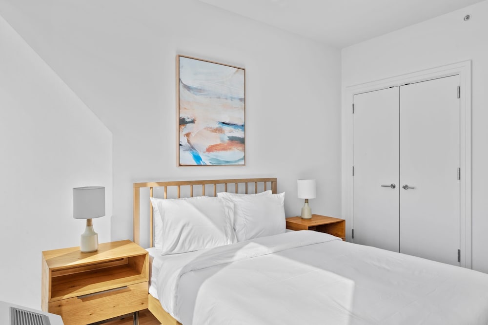 Forte Select by Rove Travel 2BR Midtown West Apt