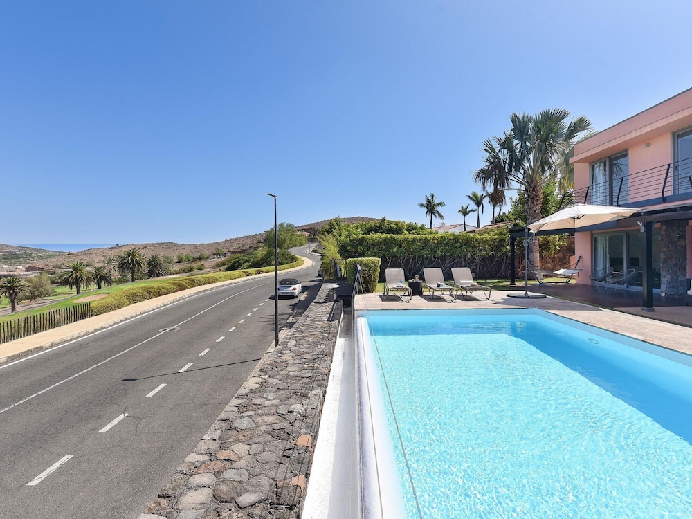 Villa With Private Pool in the Golf Resort