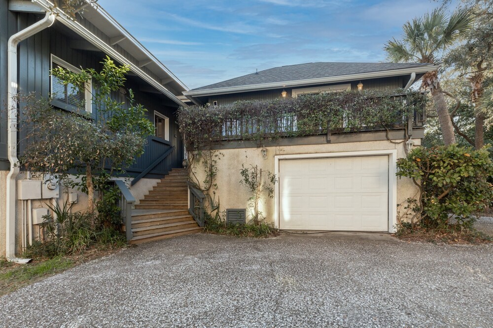 Sandpiper by Avantstay Gorgeous Beachside Home w/ Spacious Yard & Chic Design view 4