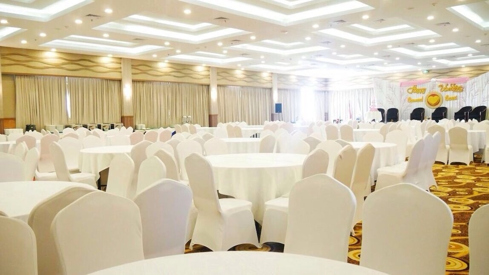 The Golden Bay Hotel Batam 1