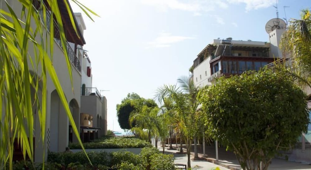 Hotel Sunrise Studios - Image 1