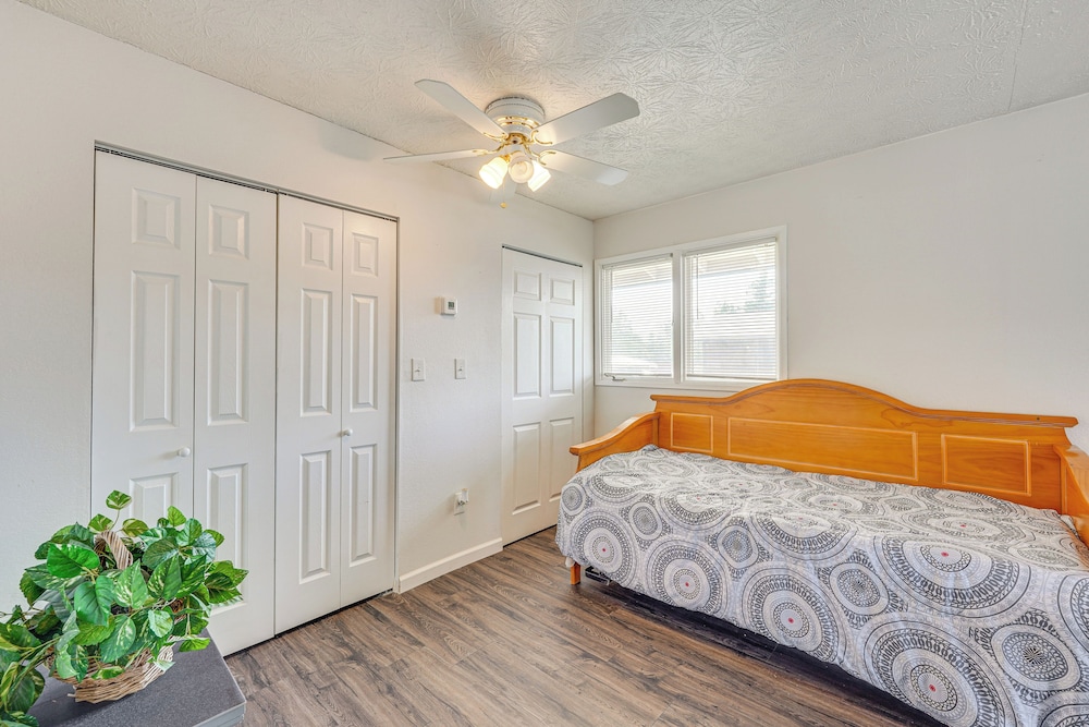 5 Mi to State Park: Mtn-view Apt in Anchorage