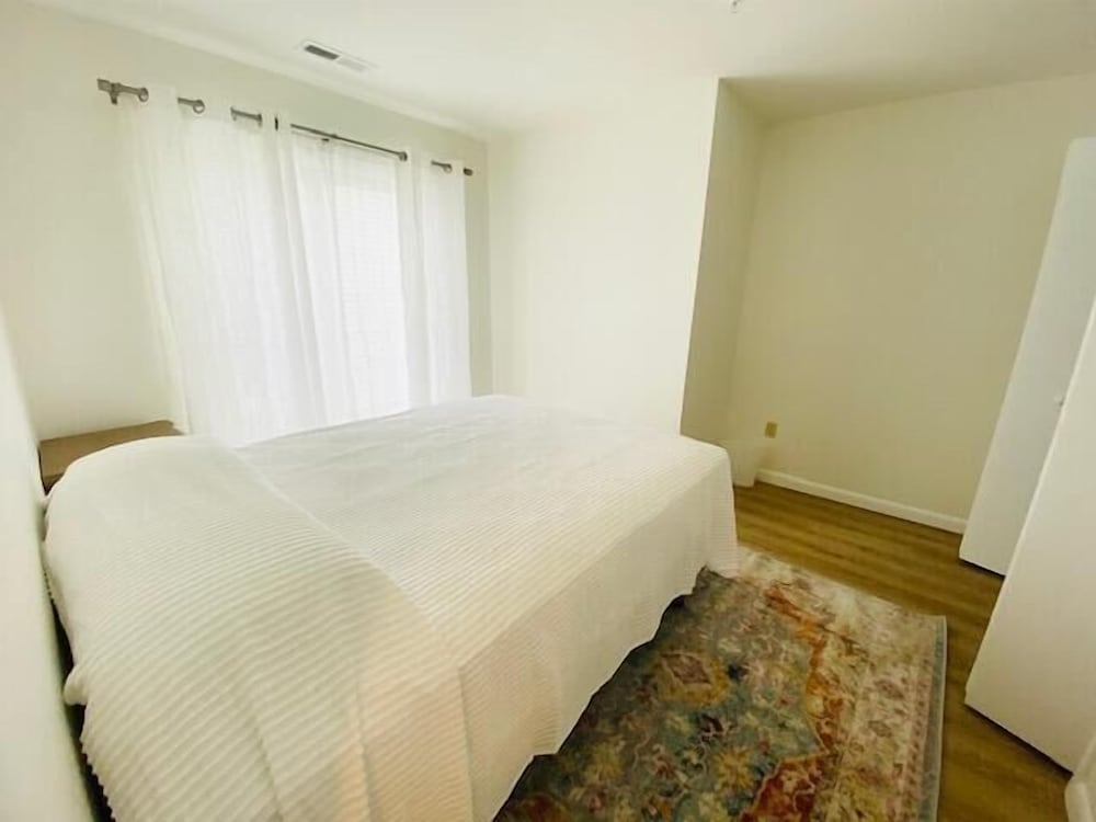 Olive Avenue 1B