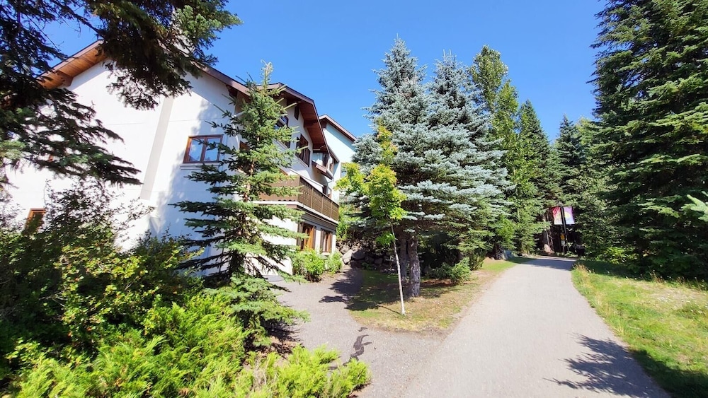 Snow Creek Village #39 2 Bedroom Home