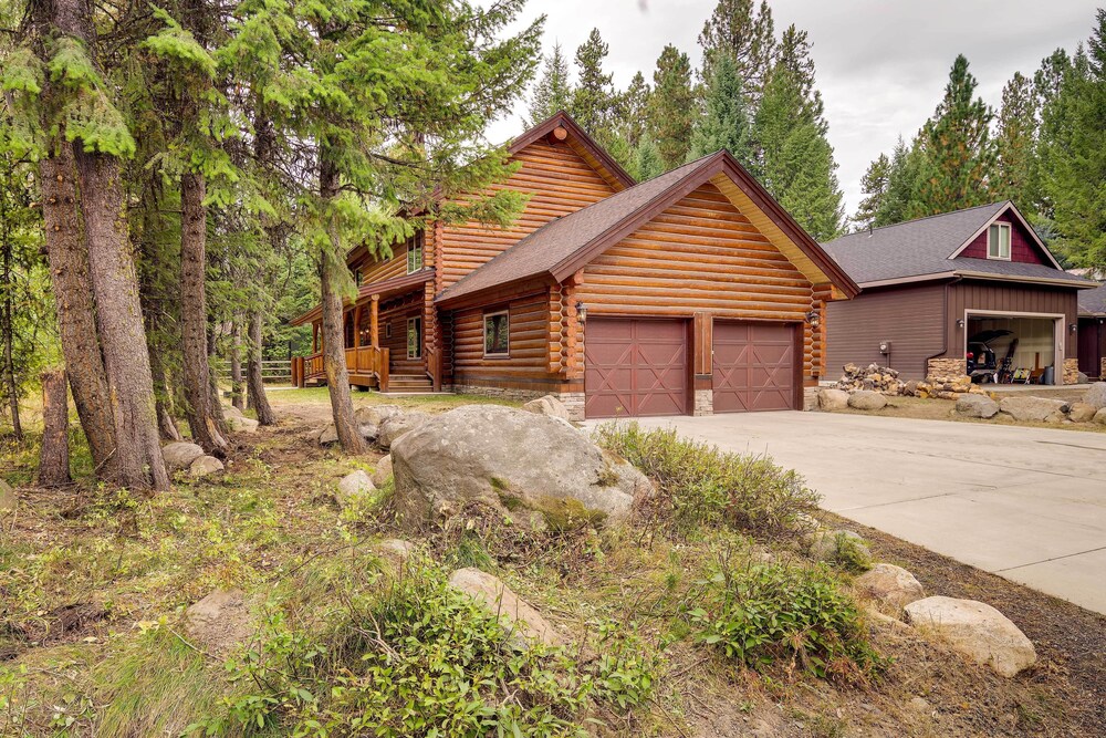 Exquisite Mccall Log Cabin - Walk to Payette Lake! view 4