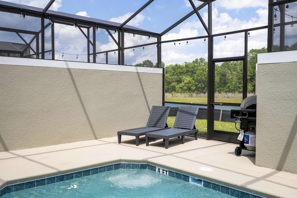 Storey Lake Resort, Private Pool, Near Famous Attractions!!
