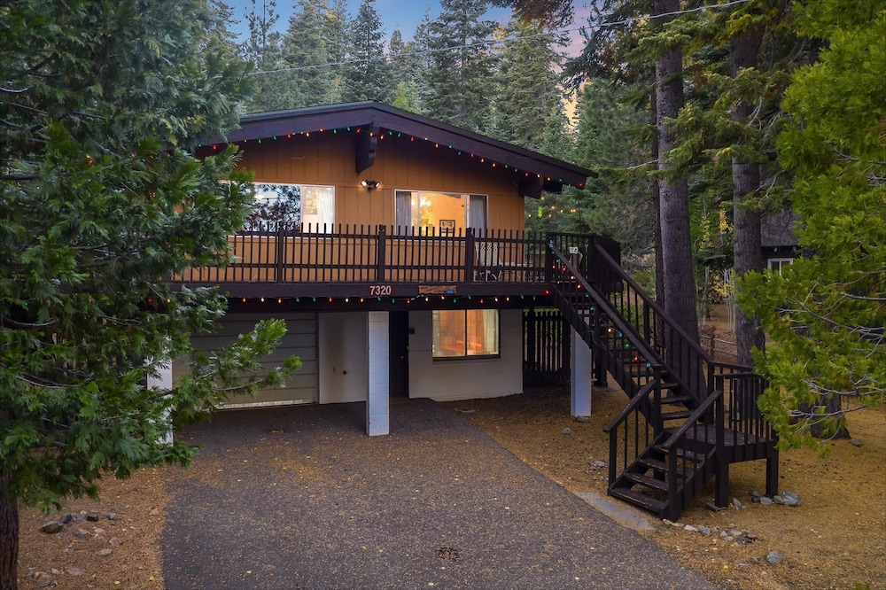 Fawn by Avantstay Secluded Cabin w/ Large Deck Surrounded by Forest view 4