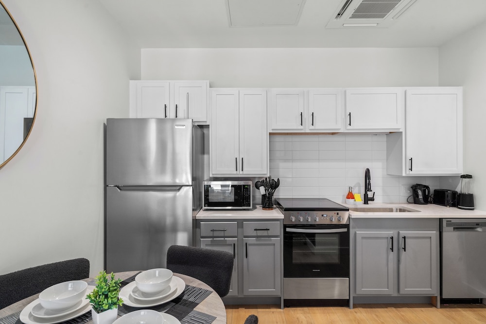 Luxe King 3BR Townhouse Uptown Charlotte