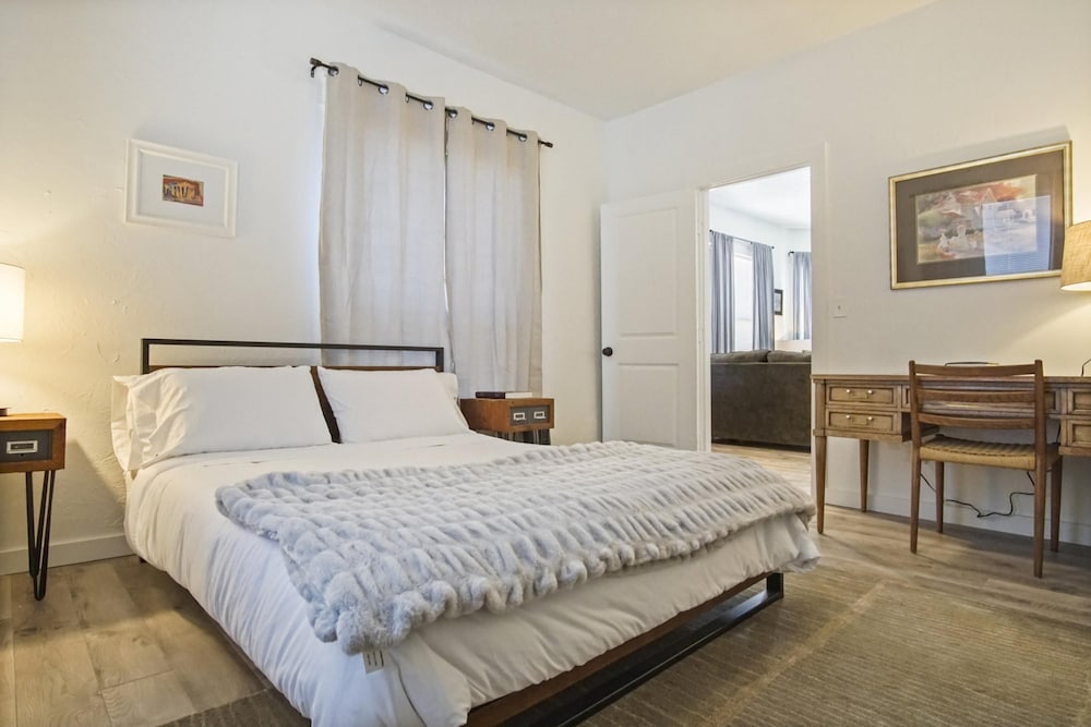 Oklahoma City Vacations - 3-story 6-bedroom 4 Bathrooms 3min-asian Dist - Property Image 62