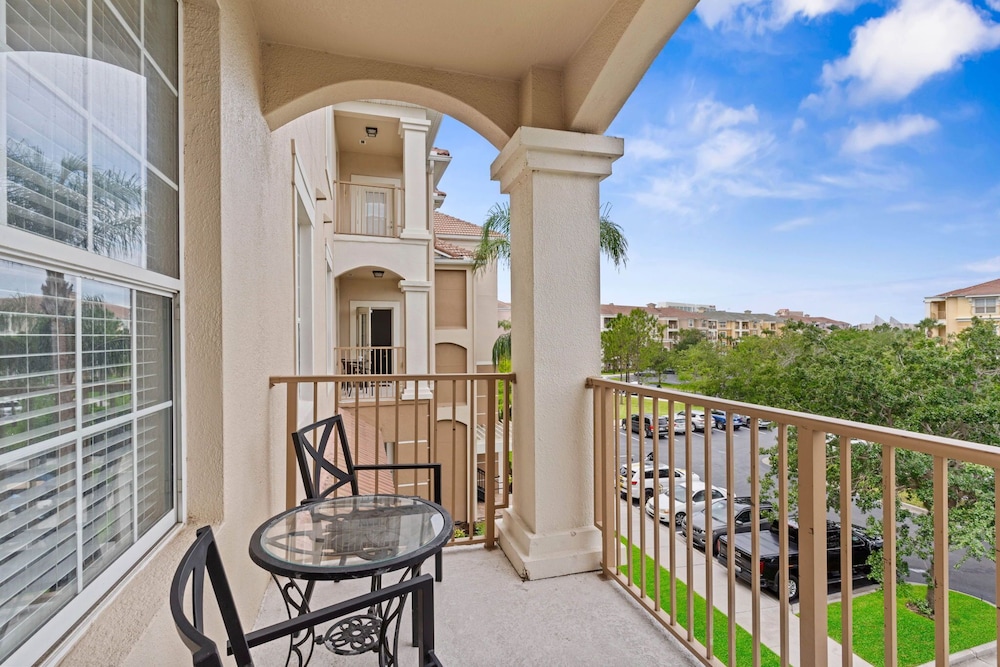 5000 Cayview Avenue #304