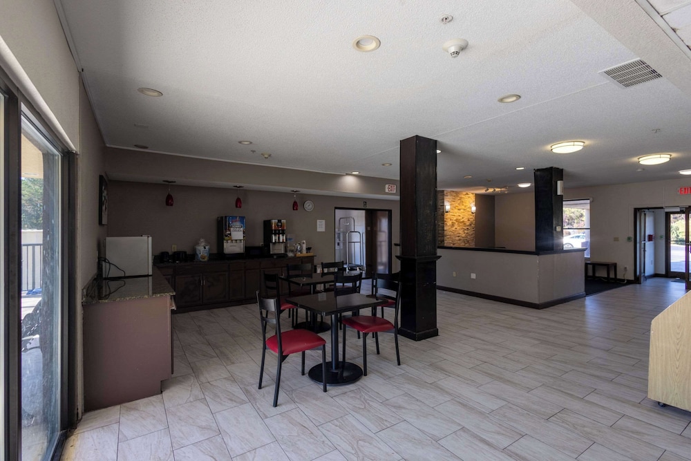 Clarion Pointe