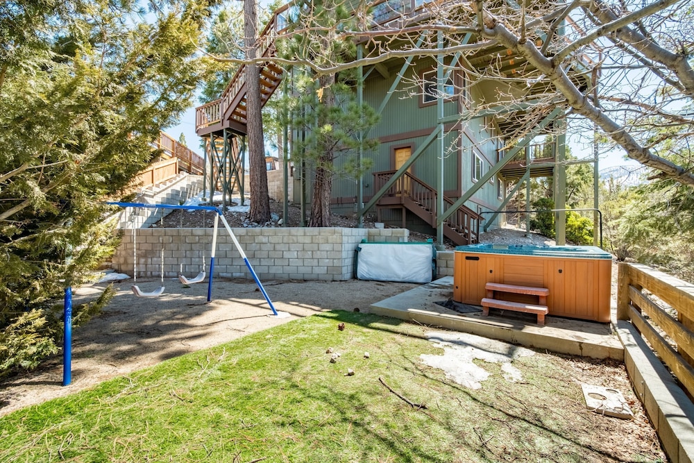 Endless View Lodge by Avantstay Incredible Views Close To Bear Mountain Ski Resort w Hot Tub