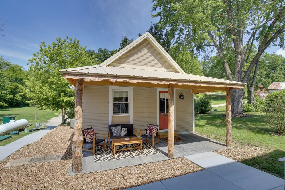 The Reubling House - Modern-rustic Cabin! view 4