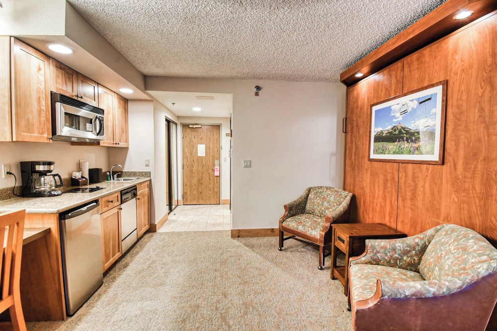 The Grand Lodge by Traverse Hospitality (No Resort Fees)