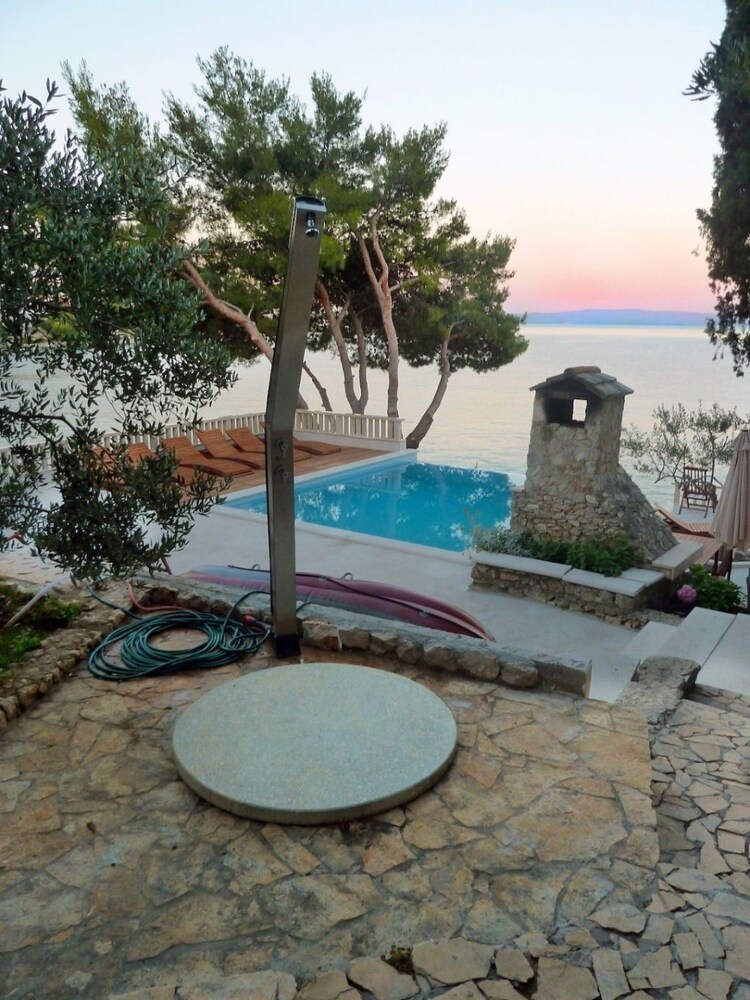 Sea Front - With Pool - H