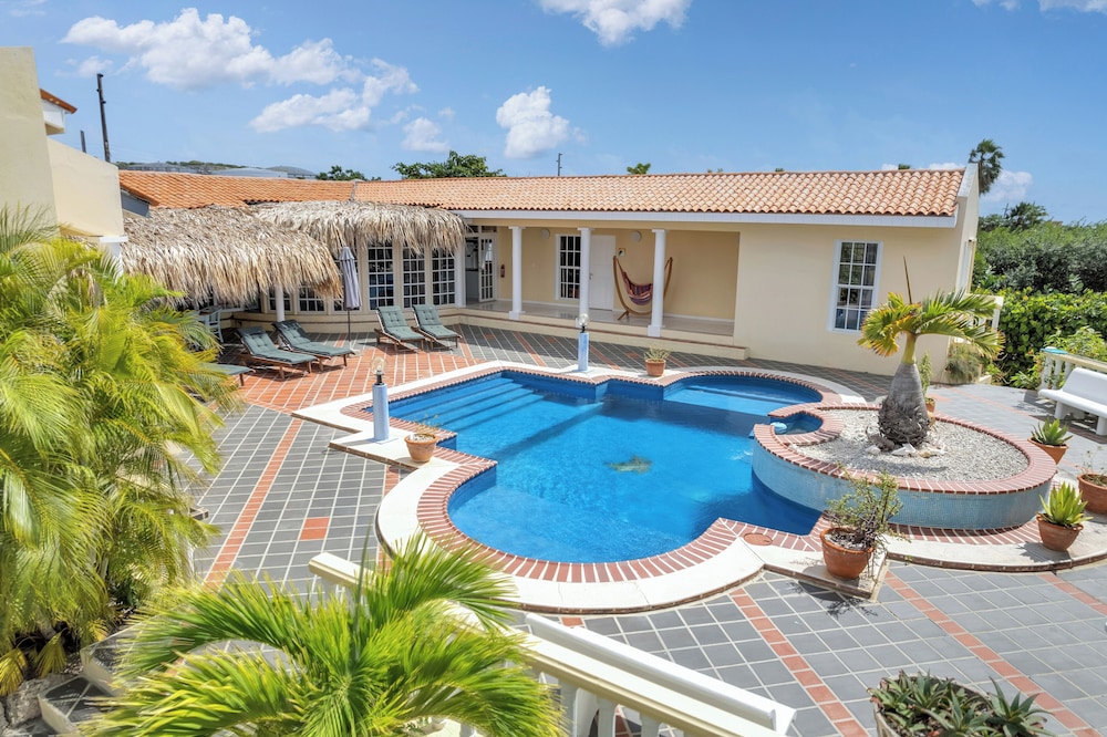 La Pura Vista Resort