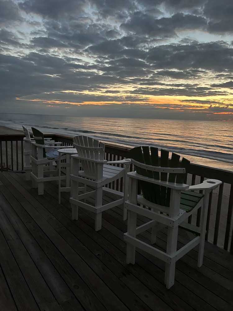 Luna Escape by Topsail Realty
