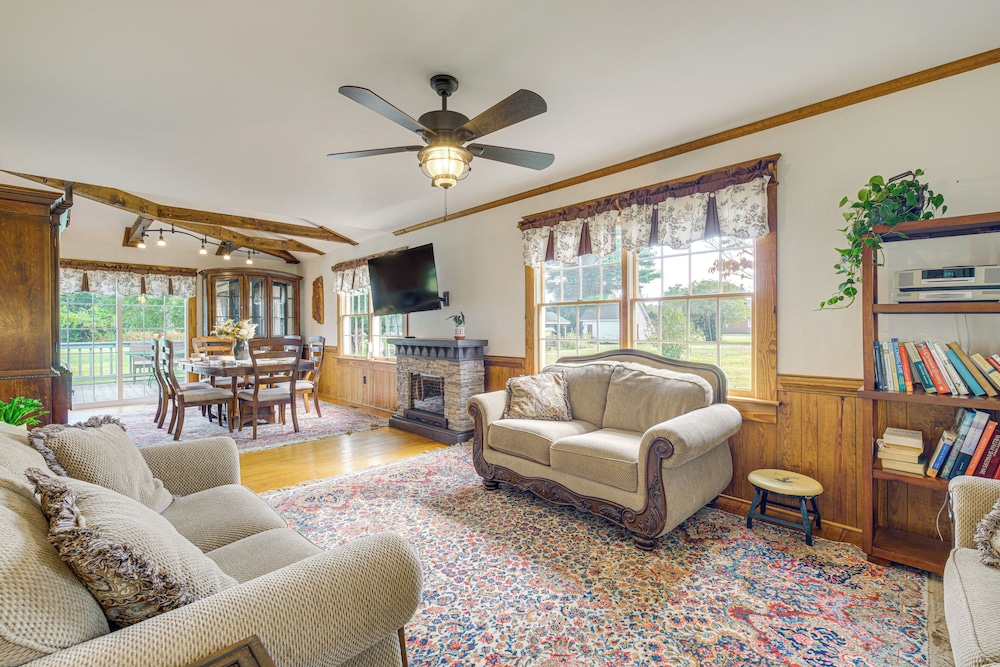 Walk to Dtwn Warsaw: Family Home w/ Deck!
