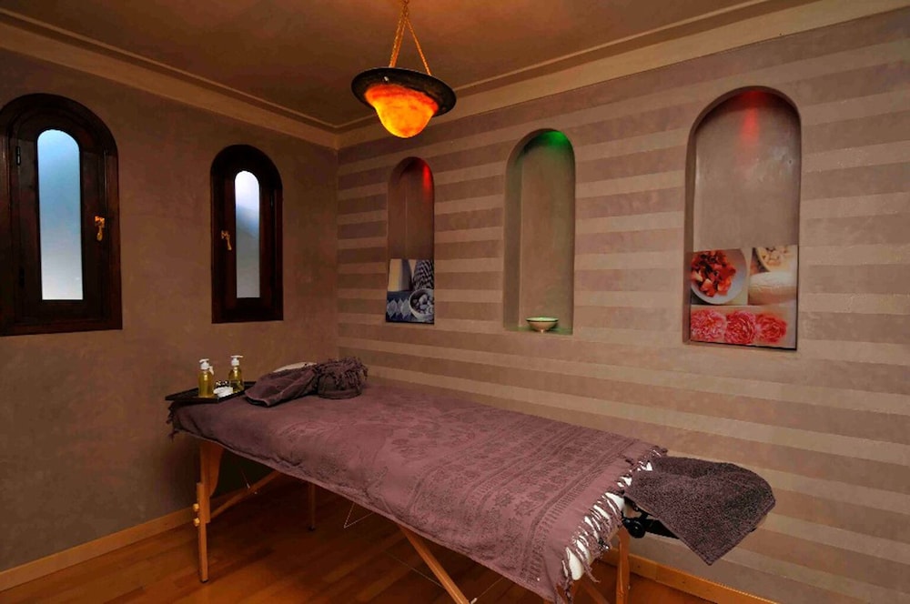 Villa Layyine - Moroccan Sumptuousness in a Sumptuous 4 Bedroom Riad view 4
