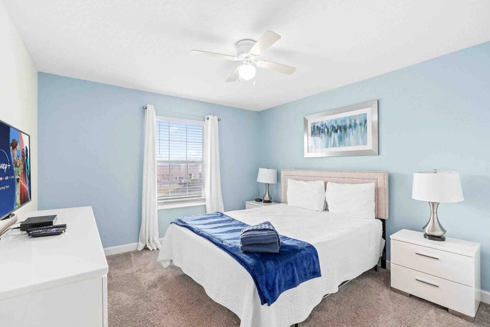 Super Dope- FUN Electric Home W Pool Amenities